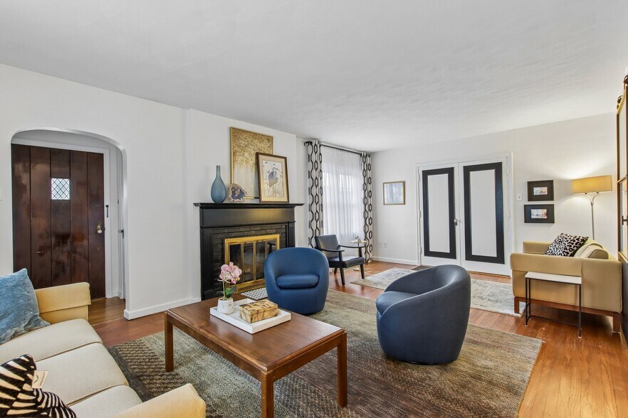 More Photos Of 399 W Main St, Greenwood Office For Sale