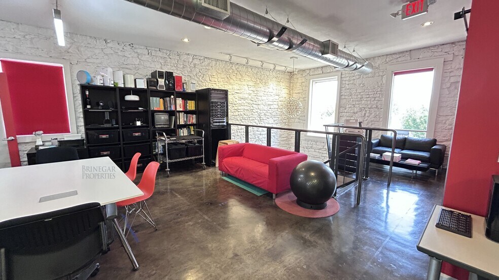 More Photos Of 102 E Main Ave, Round Rock Storefront Retail Office For Sale