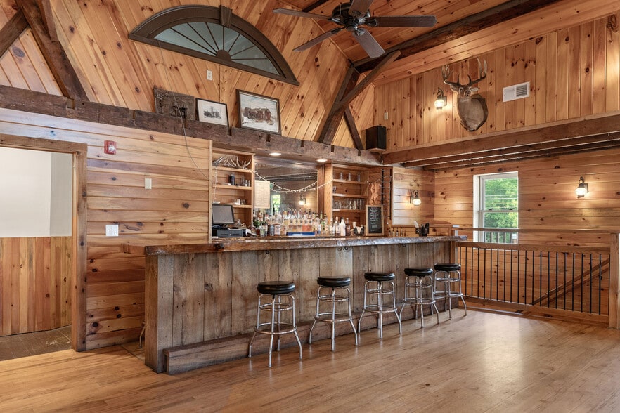 More Photos Of 552 Main St, Apalachin General Retail For Sale