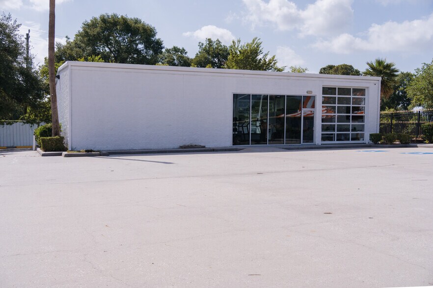 More Photos Of 8939 Long Point Rd, Houston Freestanding For Sale