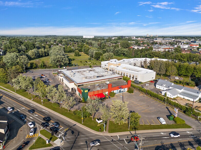 More Photos Of 1-19 Papineau, Joliette General Retail For Lease