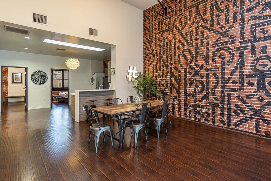 More Photos Of 735 S Broadway, Los Angeles Storefront For Sale