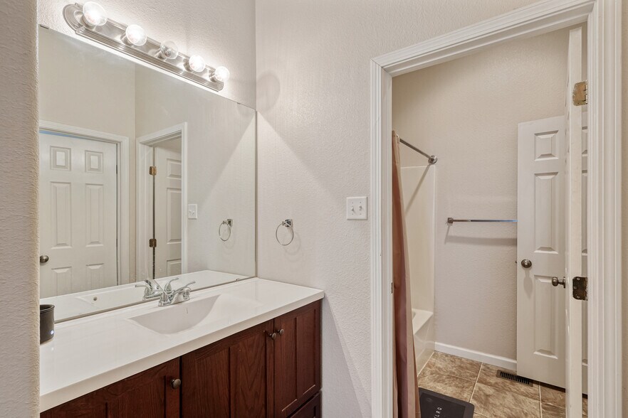 More Photos Of 1105 N 13th St, Alpine Apartments For Sale