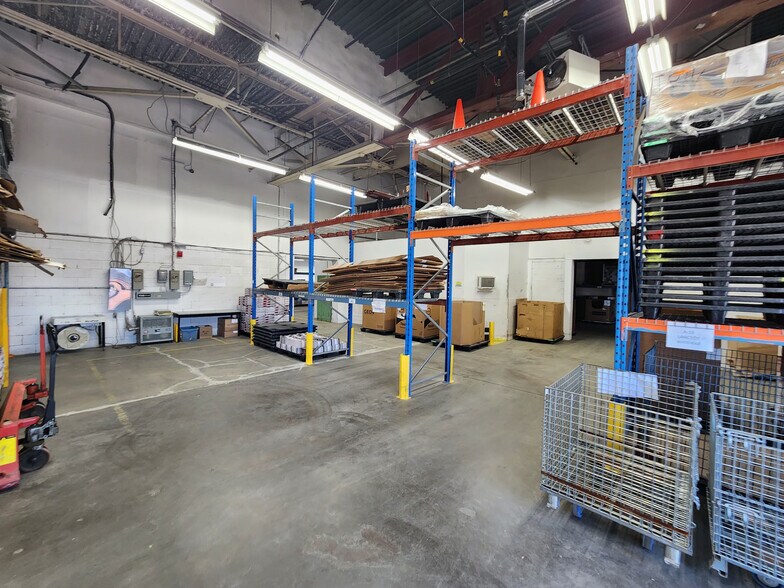 More Photos Of 645 St Du Père-Daniel, Trois-Rivières Warehouse For Lease