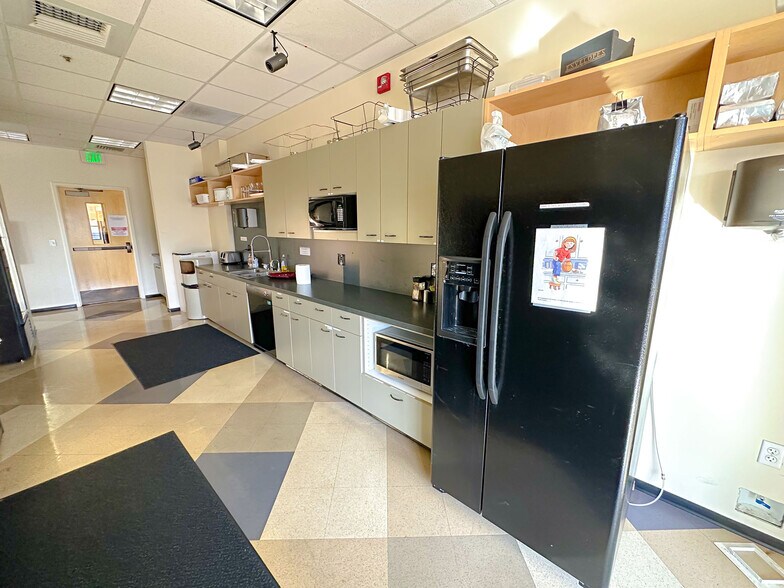 More Photos Of 5121 Skyline Village Loop S, Salem Medical For Sale