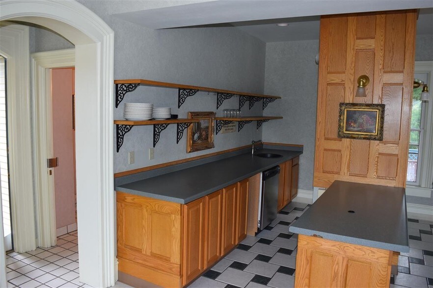 More Photos Of 138 1st St, Baraboo Office For Sale