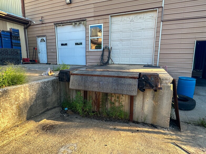 More Photos Of 6839 Outer Rd, Mountain Grove Supermarket For Sale