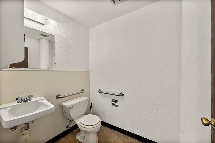 More Photos Of 3721 Kitsap Way, Bremerton Office For Lease