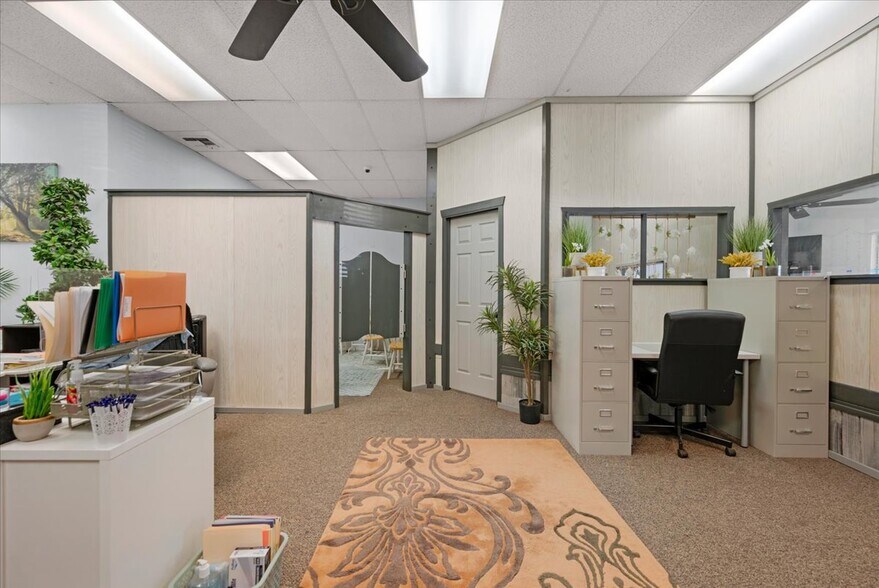 More Photos Of 339 W D St, Lemoore Storefront For Sale