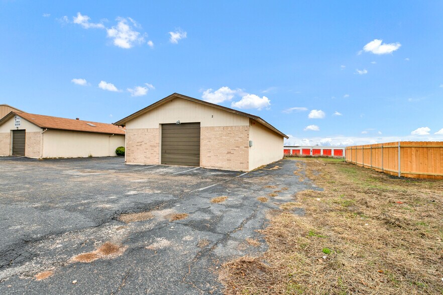 More Photos Of 218 Deborah Dr, New Braunfels Warehouse For Lease
