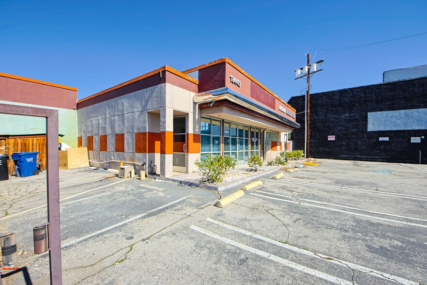 More Photos Of 18445 Vanowen St, Reseda Medical For Sale