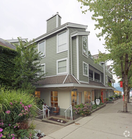 More Photos Of 4390 Gallant Ave, North Vancouver District Apartments For Lease