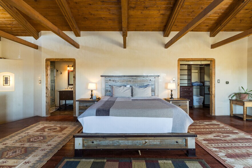 More Photos Of 102 Rabbit Rd, Santa Fe Specialty For Sale