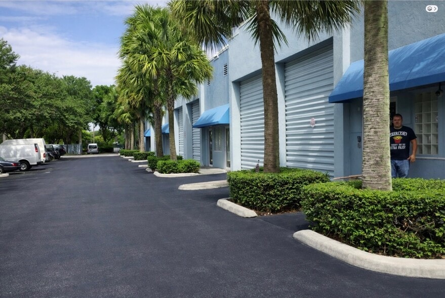 More Photos Of 6761 W Sunrise Blvd, Plantation Warehouse For Lease