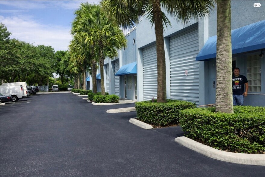More Photos Of 6761 W Sunrise Blvd, Plantation Warehouse For Lease