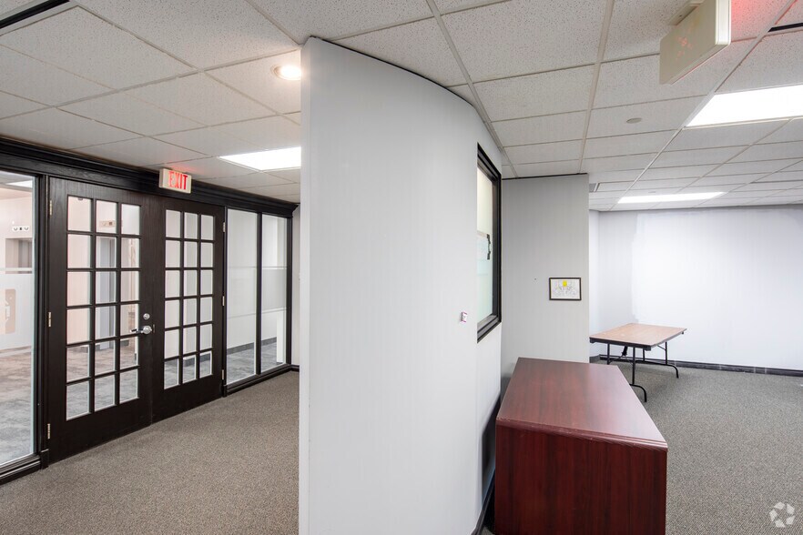 More Photos Of 5500 N Service Rd, Burlington Office For Lease