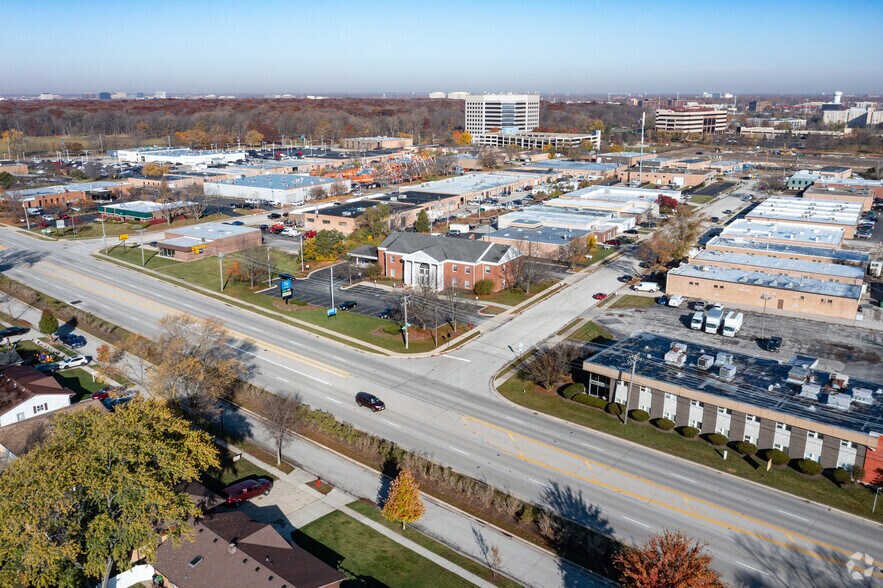 More Photos Of 450 E Higgins Rd, Elk Grove Village Coworking Space