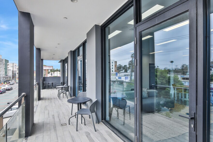 More Photos Of 5242 W Adams Blvd, Los Angeles Loft Creative Space For Lease