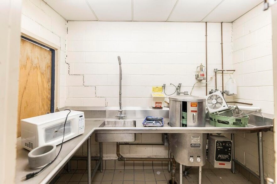 More Photos Of 2270 Shurling Dr, Macon-Bibb Religious Facility For Sale