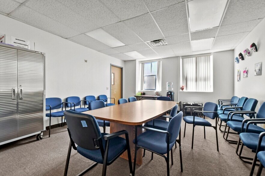 More Photos Of 5 Dover St, New Bedford Office For Lease