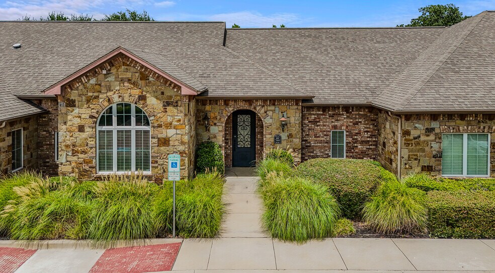 More Photos Of 905 Trophy Club Dr, Trophy Club Office For Lease