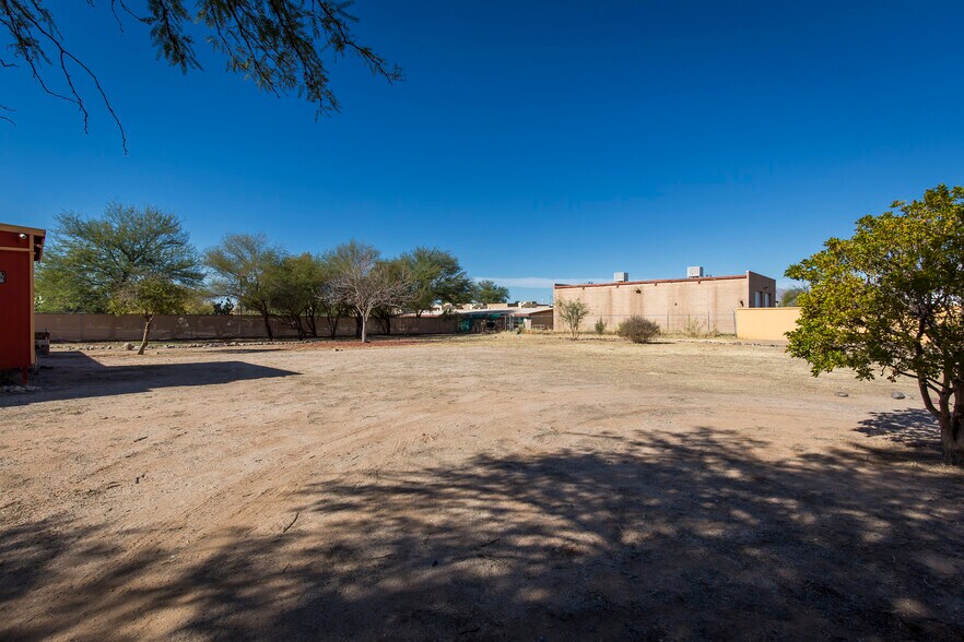 More Photos Of 3767 E Grant Rd, Tucson Office For Sale