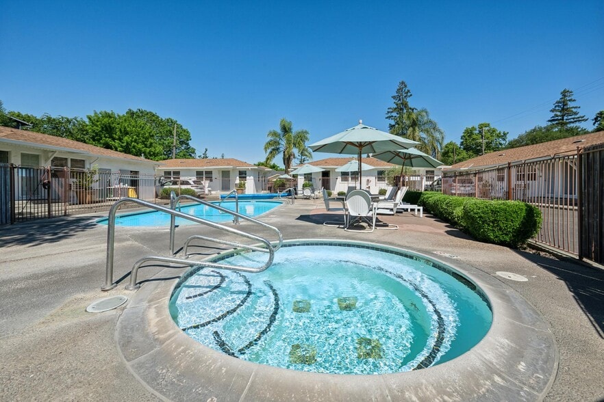 More Photos Of 1623 Lake St, Calistoga Hotel For Sale
