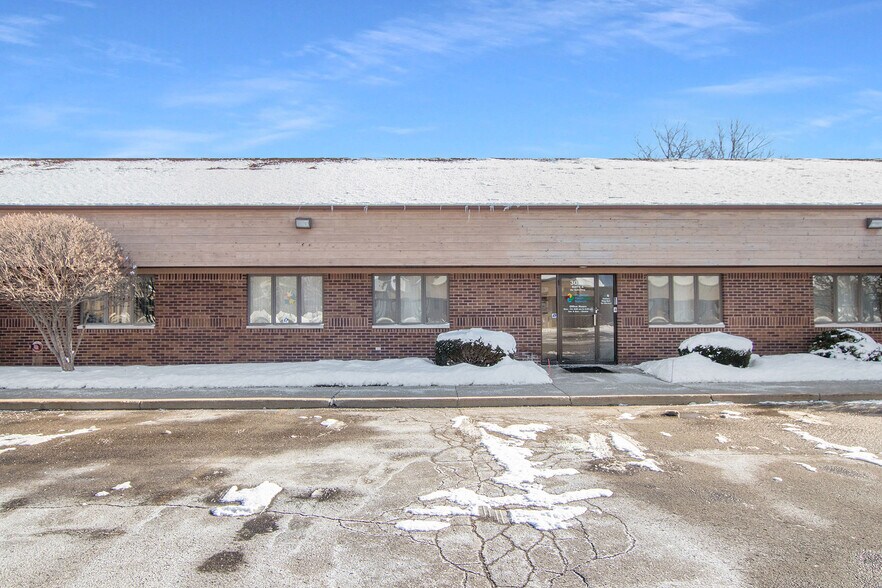 More Photos Of 3050 Commerce Dr, Fort Gratiot Office For Sale