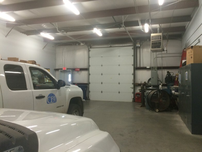 More Photos Of 7330 W 33rd St, Wichita Flex For Lease