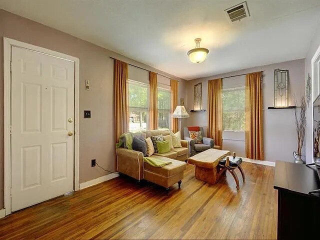 More Photos Of 1301 E Main St, Round Rock Specialty For Sale