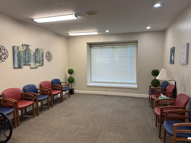 More Photos Of 97 Professional Way, Payson Office For Sale