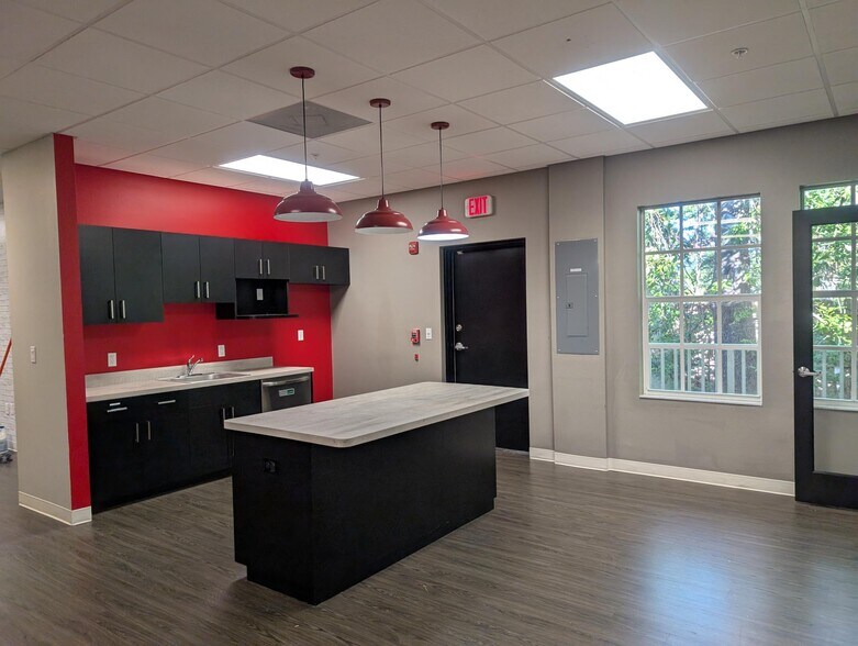 More Photos Of 3355 Clark Rd, Sarasota Medical For Lease