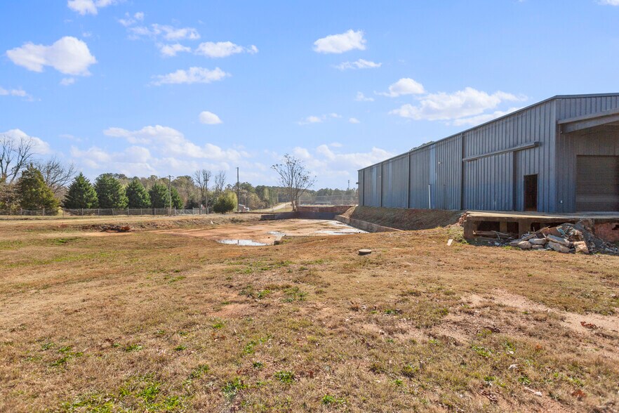 More Photos Of 207 N Kenneth St, Walhalla Warehouse For Lease