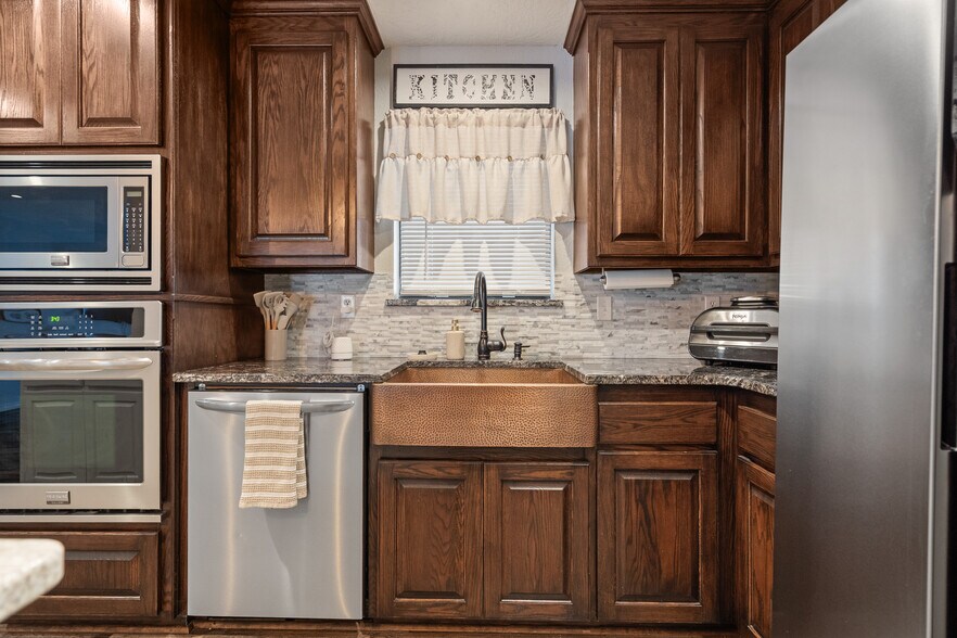 More Photos Of 3133 Chickasaw Trl, Sulphur Restaurant For Sale