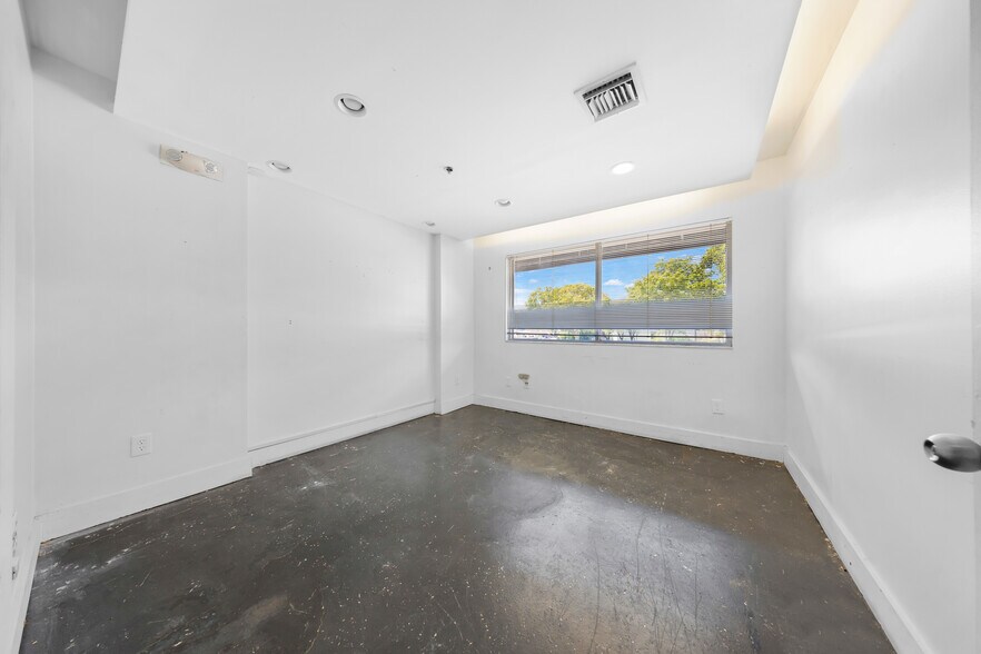 More Photos Of 2601 NW 105th Ave, Miami Warehouse For Sale