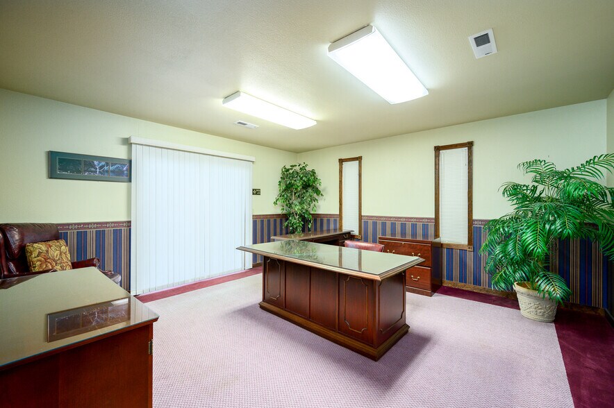 More Photos Of 1940 NE Colvin Ct, McMinnville Industrial For Lease