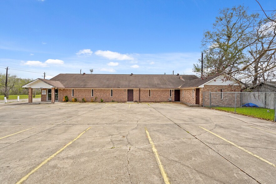 More Photos Of 3711 W Orem Dr, Houston Religious Facility For Sale