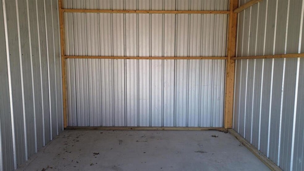 More Photos Of 307 S Bringold Ave, Lake Self Storage For Sale