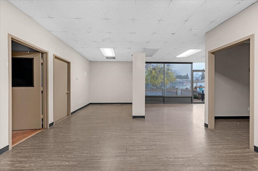 More Photos Of 1027 W Murray Ave, Visalia Service For Sale