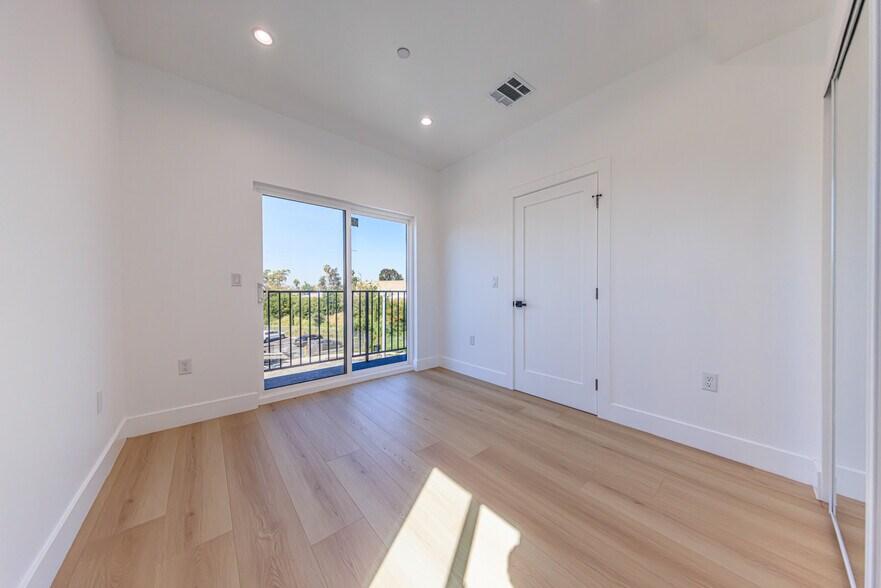 More Photos Of 2424 S West View St, Los Angeles Multifamily For Sale