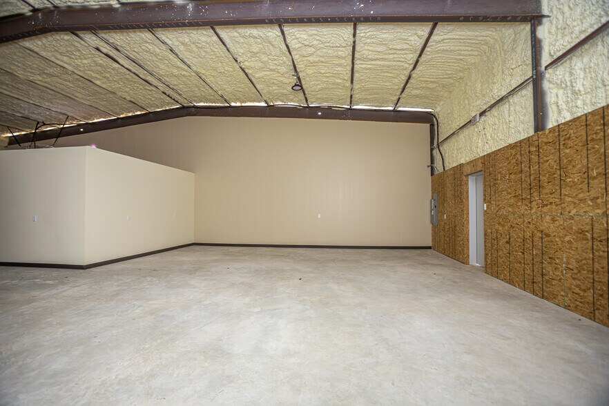 More Photos Of 12903 State Highway 30, College Station Warehouse For Lease