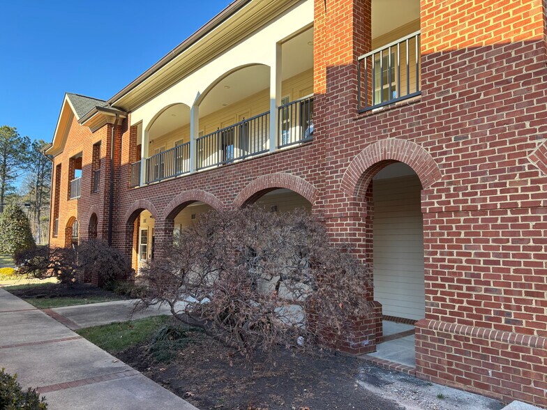 More Photos Of 2307 N Parham Rd, Richmond Office For Lease