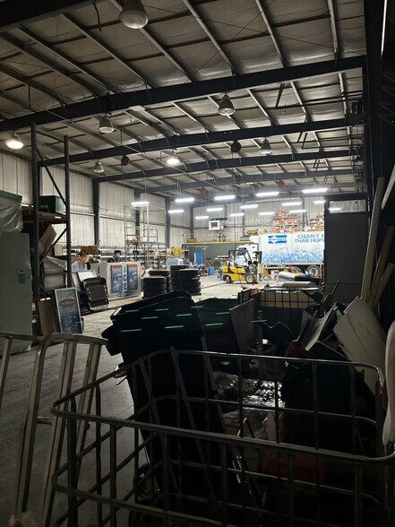 More Photos Of 2407 Washington Ave, Bedford Warehouse For Lease