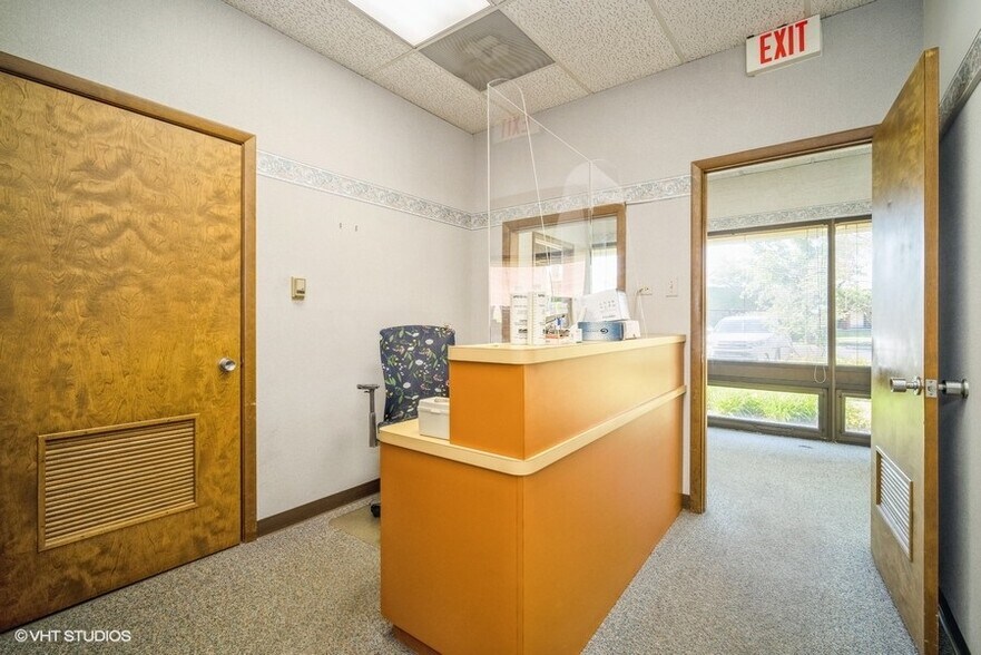 More Photos Of 666 Dundee Rd, Northbrook Medical For Lease