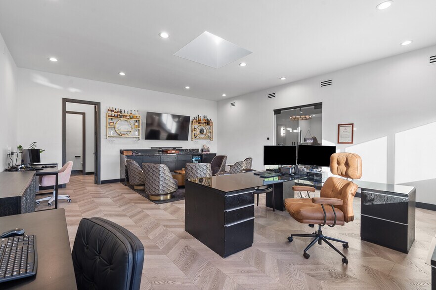 More Photos Of 4041 Wilshire Blvd, Los Angeles Office For Lease