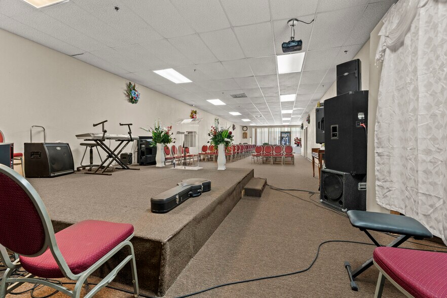 Primary Photo Of 3239 Old Winter Garden Rd, Orlando Flex For Sale