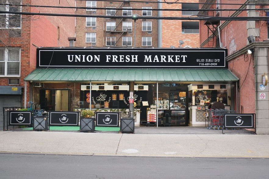 Primary Photo Of 14206 41st Ave, Flushing Supermarket For Lease