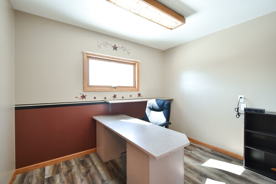 More Photos Of 307 2nd St, Bellechester Flex For Sale