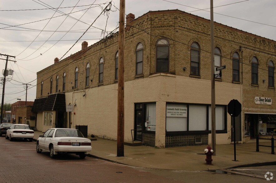 Primary Photo Of 222 N Benton St, Woodstock Storefront Retail Residential For Lease