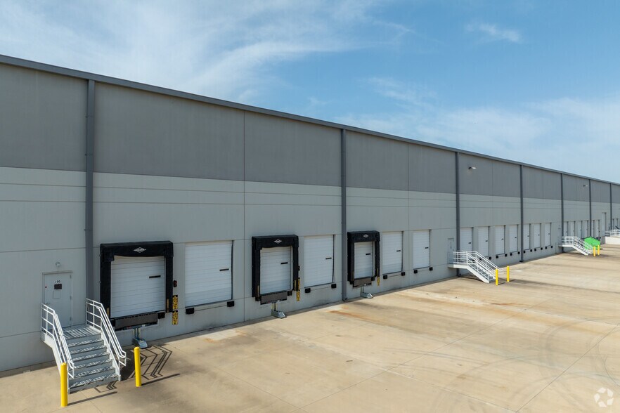 More Photos Of 5251 Frye Rd, Irving Manufacturing For Lease